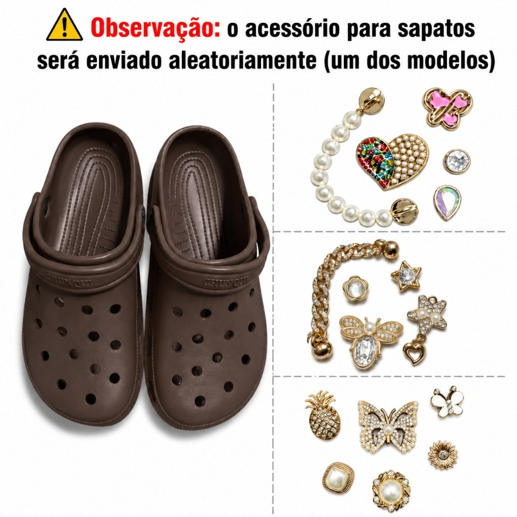 Babuche Feminino com 10 Charms Decorativos