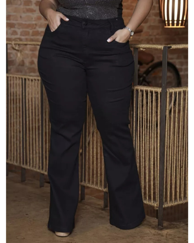 Calça Jeans Flare Plus Size — Modela e Valoriza Suas Curvas